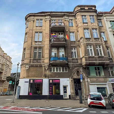 Апартаменти Spacious And Bright With Balcony Near Mtp By Renters Познань