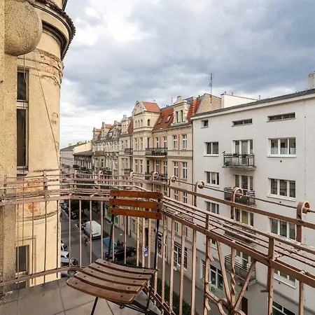 Spacious And Bright With Balcony Near Mtp By Renters Апартаменти