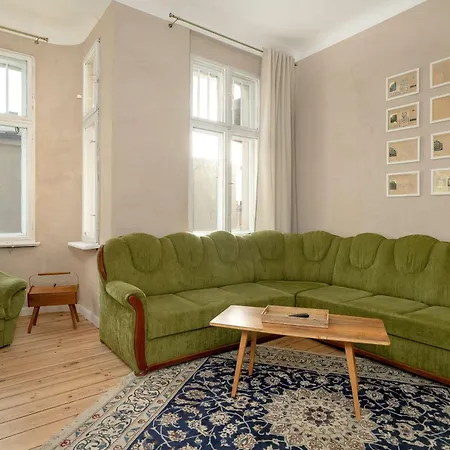 Апартаменти Spacious And Bright With Balcony Near Mtp By Renters