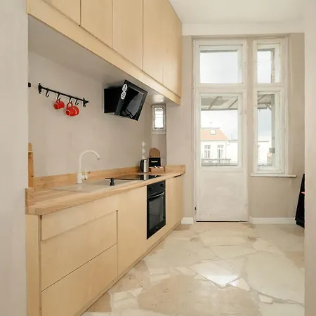 Spacious And Bright With Balcony Near Mtp By Renters Poznaň