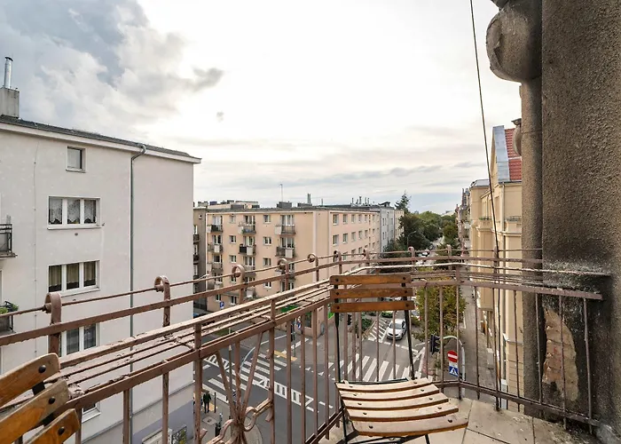 Апартаменти Spacious And Bright With Balcony Near Mtp By Renters