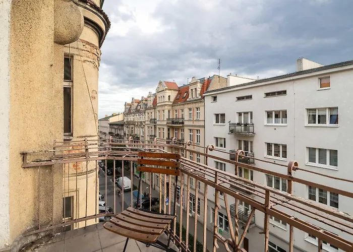 Spacious And Bright With Balcony Near Mtp By Renters Апартаменти