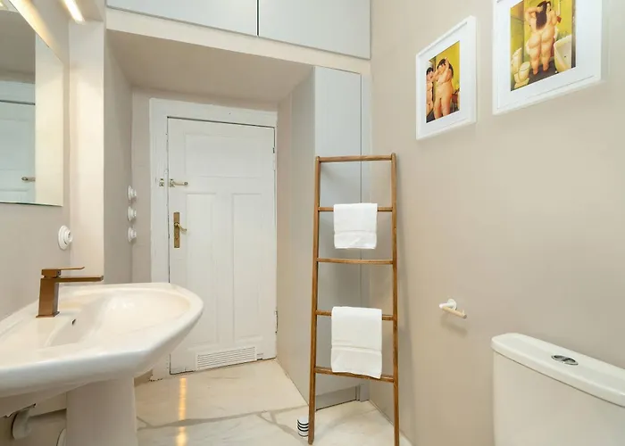 Spacious And Bright With Balcony Near Mtp By Renters Познань