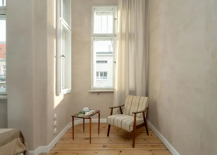 Апартаменти Spacious And Bright With Balcony Near Mtp By Renters *