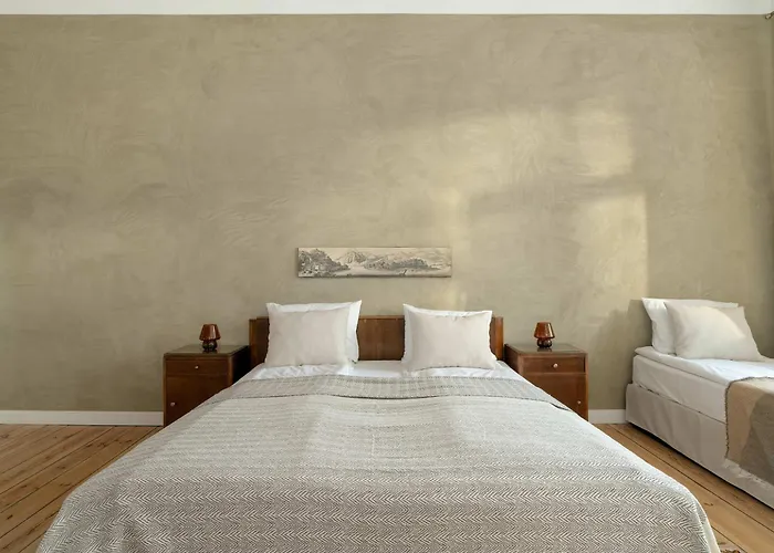 Апартаменти Spacious And Bright With Balcony Near Mtp By Renters