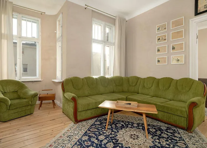 Апартаменти Spacious And Bright With Balcony Near Mtp By Renters