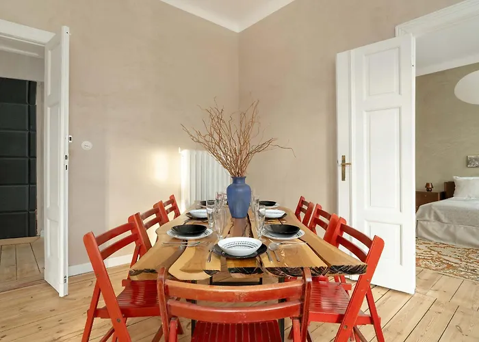 Апартаменти Spacious And Bright With Balcony Near Mtp By Renters