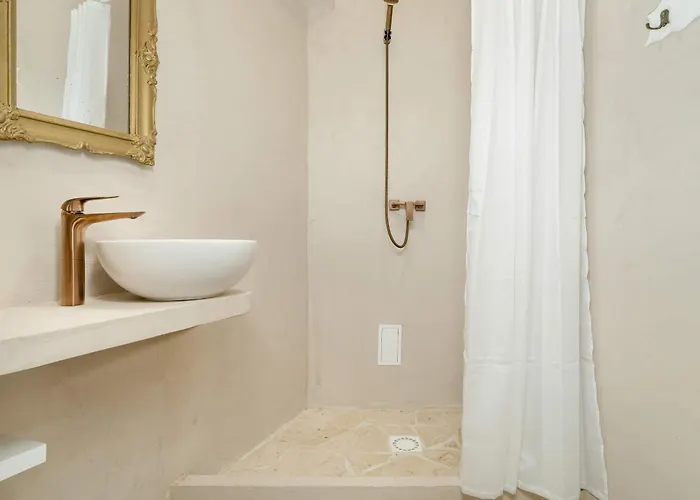 Апартаменти Spacious And Bright With Balcony Near Mtp By Renters Познань