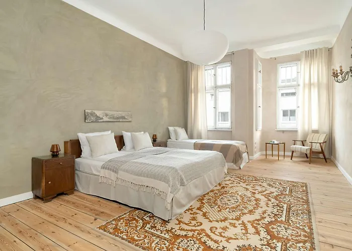 Spacious And Bright With Balcony Near Mtp By Renters