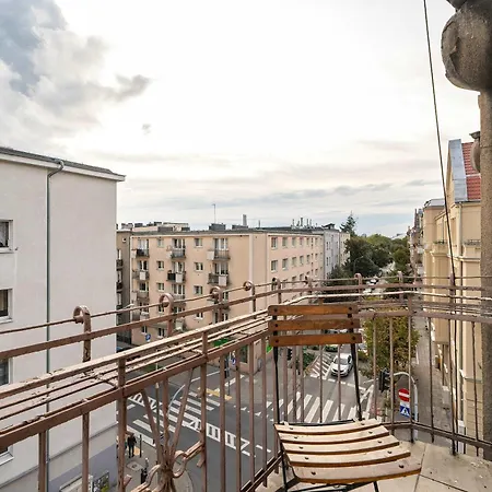 Apartment Spacious And Bright With Balcony Near Mtp By Renters