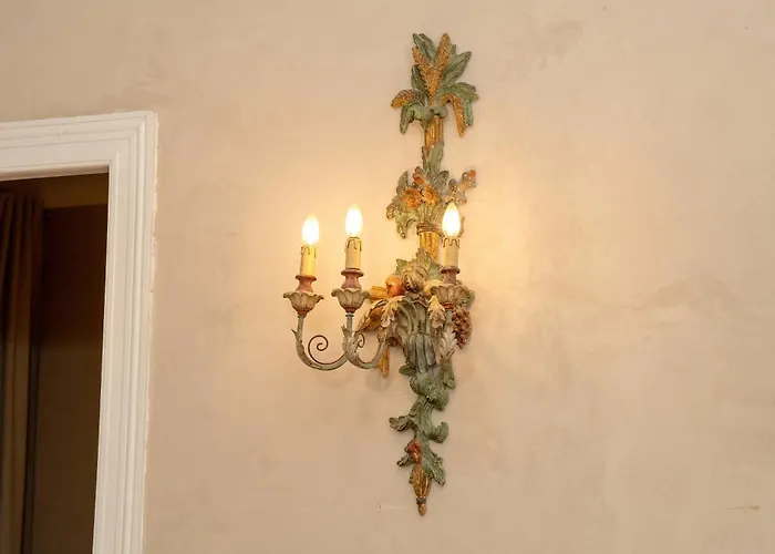 Spacious And Bright With Balcony Near Mtp By Renters Apartment *