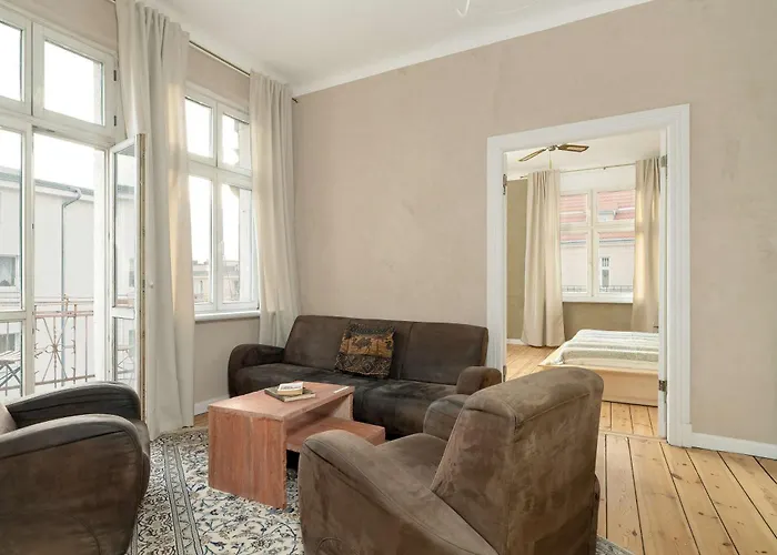 Spacious And Bright With Balcony Near Mtp By Renters Poznan